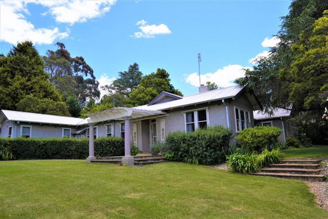 Robin Hill Manor - Kawana Tourism 0