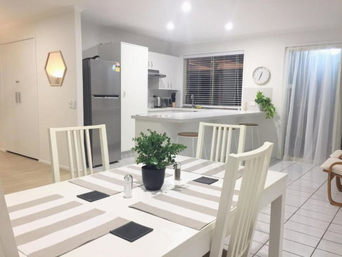 Robin Joy - Kawana Tourism 0