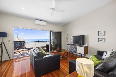 Rock Ledge - Kawana Tourism 2