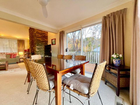 Rocky Mountain Cottage - Kawana Tourism 3