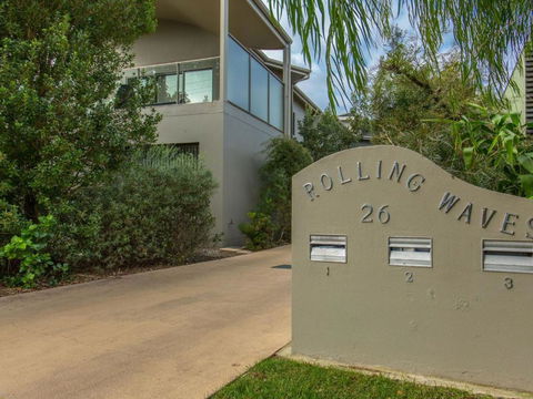 Rolling Waves No 2 - Kawana Tourism 0