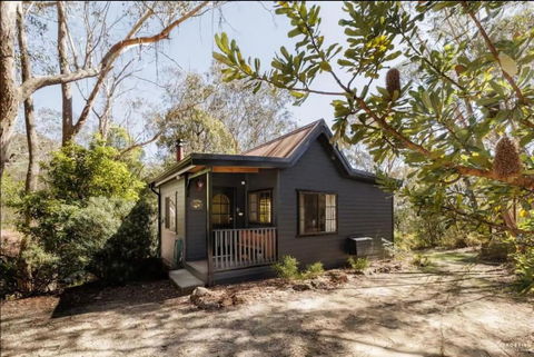 Romantic Tricklebeck Spa Cottage - Kawana Tourism 0