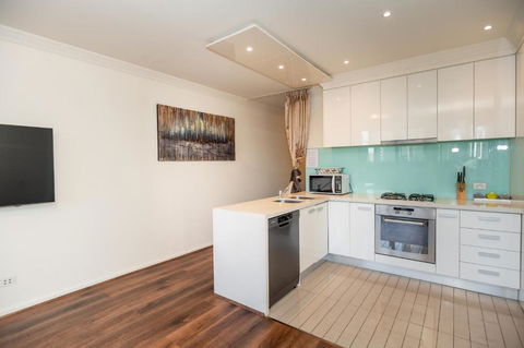 Rome Sky Villa - Kawana Tourism 3