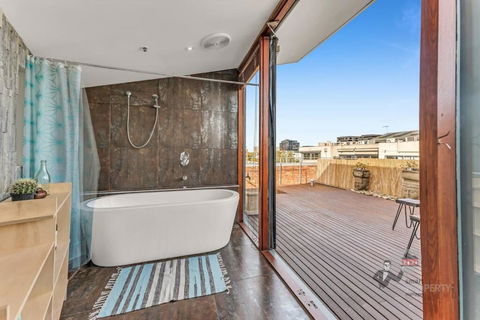 Rooftop Warehouse In Fitzroy - Kawana Tourism 1