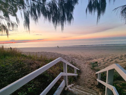 Rosalynda- Luxury Beachfront 3 BR Townhouse - Kawana Tourism 0
