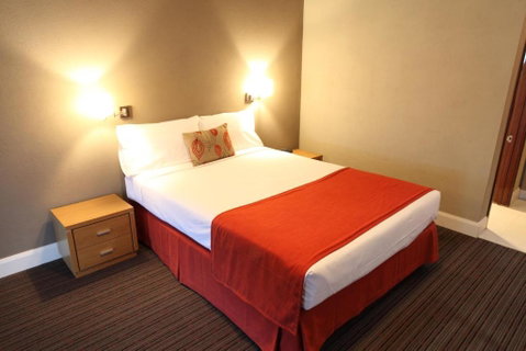 Rose & Crown Hotel - Kawana Tourism 2