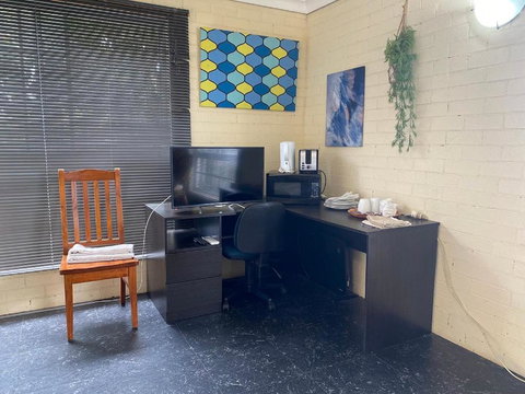 Rosebourne Gardens Motel - Kawana Tourism 1