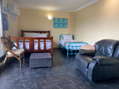Rosebourne Gardens Motel - Kawana Tourism 2