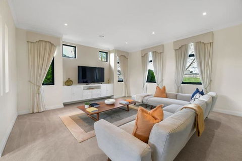 Roselawn Retreat - Pool, Incredible Views, Sleeps 8 - Kawana Tourism 1
