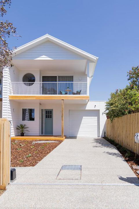 Rosewood Retreat New Luxury Home - Kawana Tourism 1