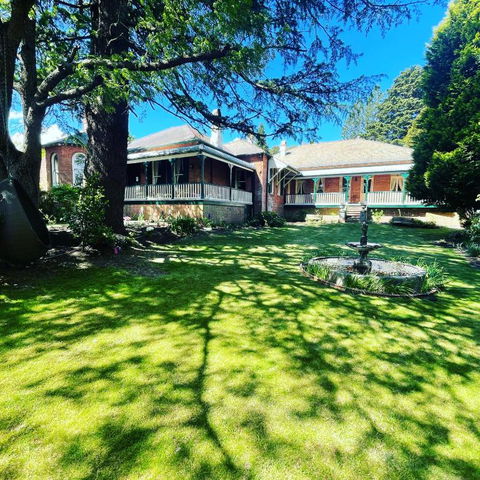 Rowan Brae Historic Guesthouse - Kawana Tourism 0
