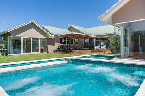 Royadie Resort - Pool Spa Tennis 500m To Beach - Kawana Tourism 0