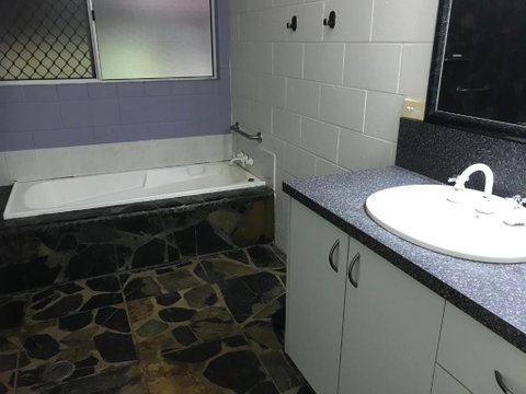 Royal Palm Cottage, Entire Two Bedroom 2 Bathroom House With Pool - Kawana Tourism 3