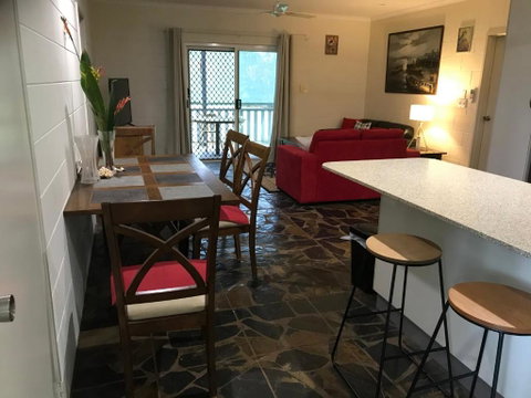 Royal Palm Cottage, Entire Two Bedroom 2 Bathroom House With Pool - Kawana Tourism 1