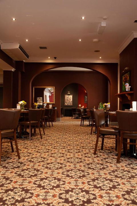 Royal Hotel Singleton - Kawana Tourism 1