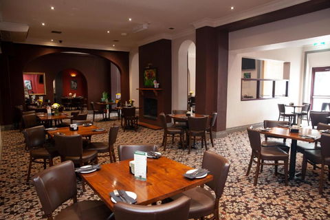 Royal Hotel Singleton - Kawana Tourism 2