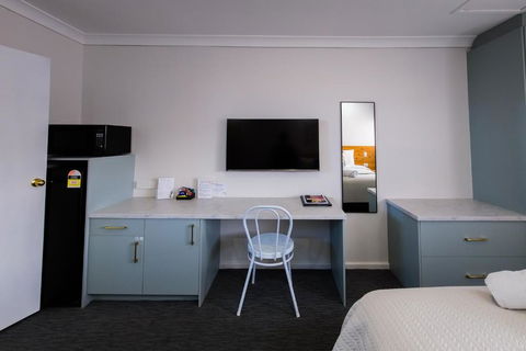 Roydons Motor Inn - Kawana Tourism 3