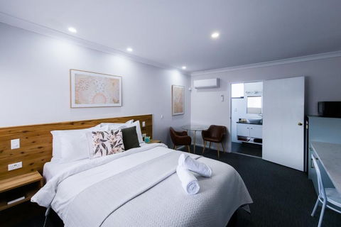 Roydons Motor Inn - Kawana Tourism 2