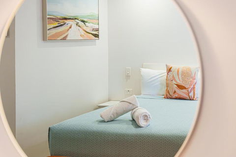 Roydons Motor Inn - Kawana Tourism 0