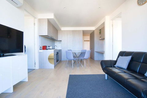 Rundle Retreat - 2BR Apartment With Stunning Views - Kawana Tourism 3