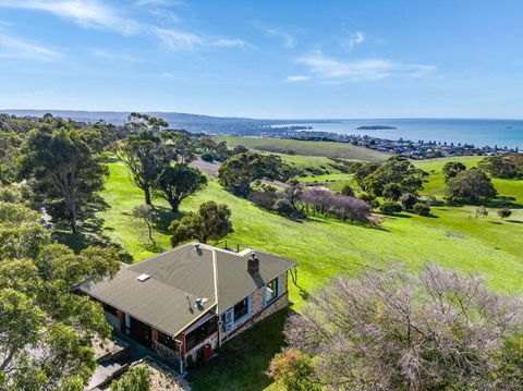 Rustic Cottage - Kawana Tourism 3