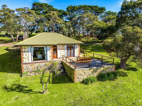 Rustic Cottage - Kawana Tourism 0