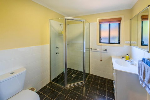 Safety Beach Ocean Bungalows - Kawana Tourism 3