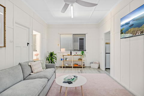 Sage Cottage! CBD Perfection! - Kawana Tourism 0