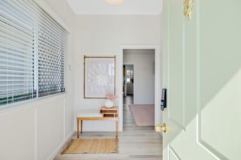Sage Cottage! CBD Perfection! - Kawana Tourism 3