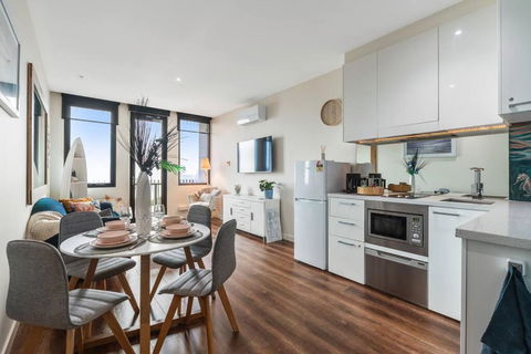 Sails By The Bay - Ocean Views - Wi-Fi - Netflix - Kawana Tourism 1