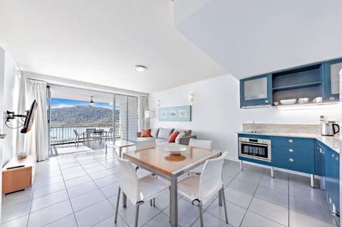 Sails On The Sea - Club Wyndham - Kawana Tourism 1