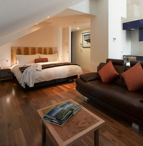 Salamanca Wharf Hotel - Kawana Tourism 2