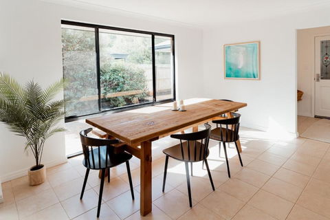 Salhus - Sleep In King Beds & Easy Walk To Town - Kawana Tourism 2