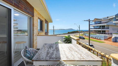 Salt Life Short Walk To Beach, Shops Cafes Accom Holidays - Kawana Tourism 0