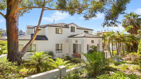 Saltwater Accom Holidays - Kawana Tourism 1