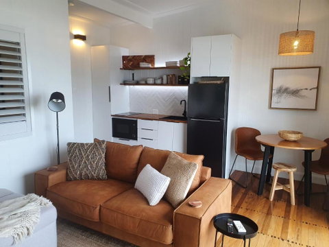 Saltwater Apartments - Kawana Tourism 1
