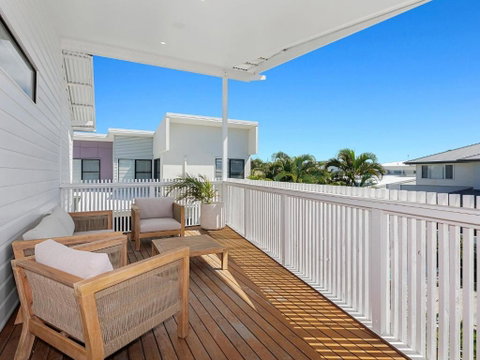 Salty Haven - Kawana Tourism 1