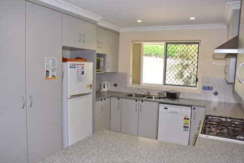 Salty Kisses - Bring Your Own Linen. - Kawana Tourism 2