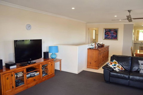 Salty Kisses - Bring Your Own Linen. - Kawana Tourism 3