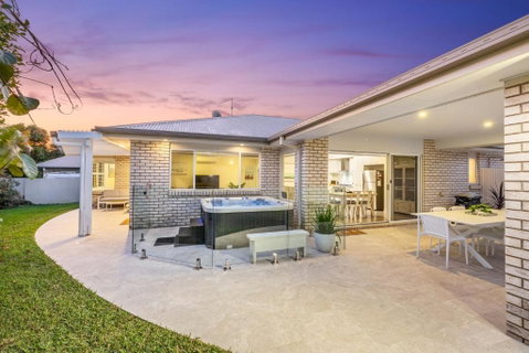 Salty Pause At Bondi House - With Spa And Pet Friendly! - Kawana Tourism 2