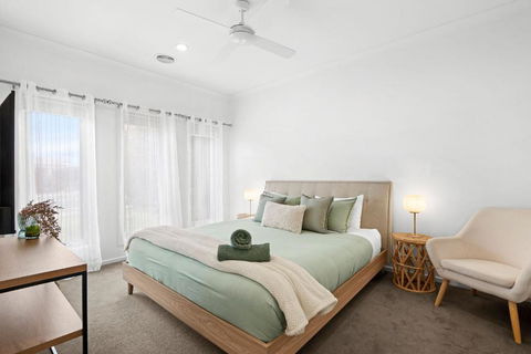 Salty Sage Beach House - Kawana Tourism 1