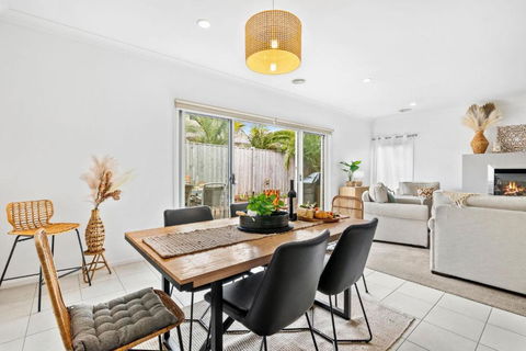 Salty Sage Beach House - Kawana Tourism 2