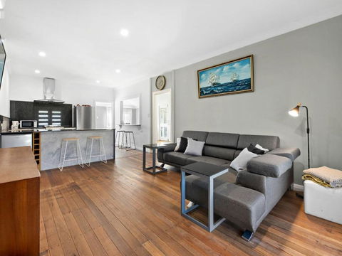 Salty Sea Cottage - Kawana Tourism 2