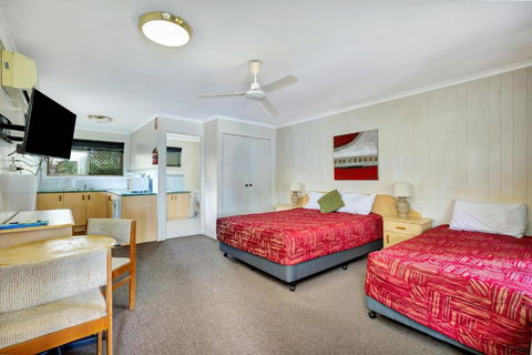 Sanctuary Lakes Fauna Retreat - Kawana Tourism 3
