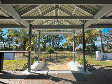 Sand N Sea - Burrum Heads- Beachfront- 4BR- Aircon -Pets Welcome - Kawana Tourism 1