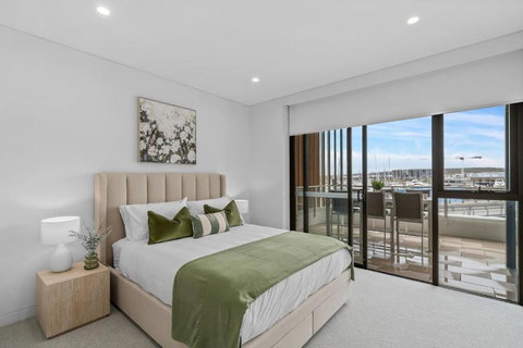 Sailview Escape - A Tranquil Marina Hideaway - Kawana Tourism 1