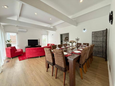 Sanrio Dream Villa Family Retreat With Views - Kawana Tourism 2