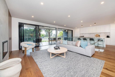 Sandringham Sunshine Escape - Kawana Tourism 0