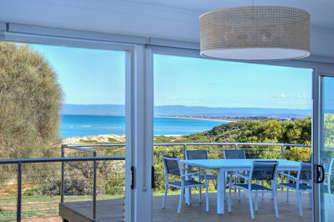 Sandbar Beach House - Kawana Tourism 0