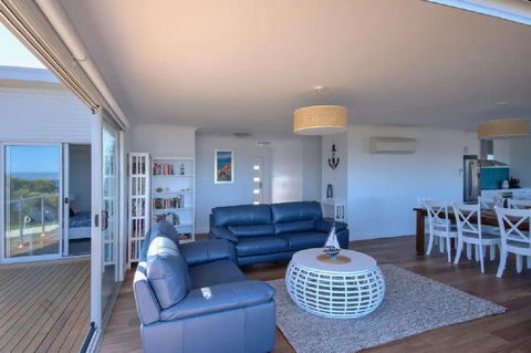 Sandbar Beach House - Kawana Tourism 2